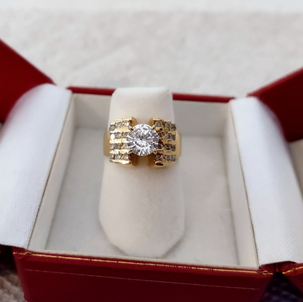 14kt gold diamond ring - middle stone NOT real diamond Size 6